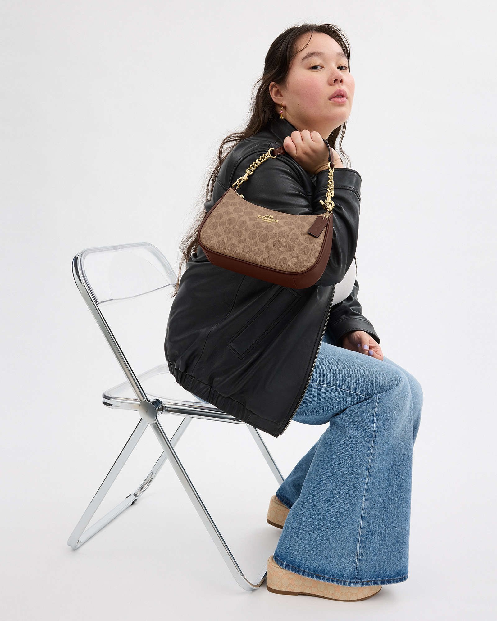Coach Teri Shoulder Bag In Signature Canvas Tan Brown - Image 4