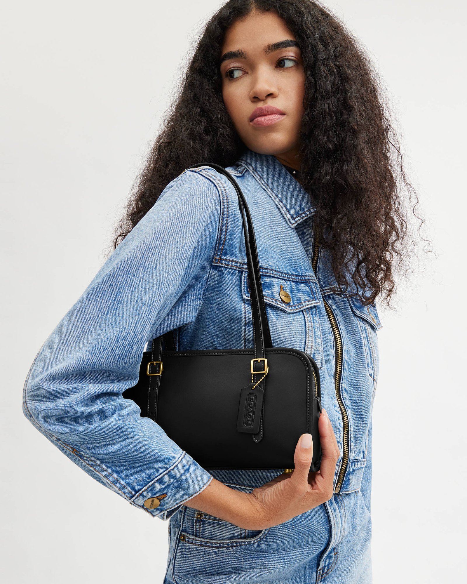 Coach Swing Zip Bag 26 Black - Image 7