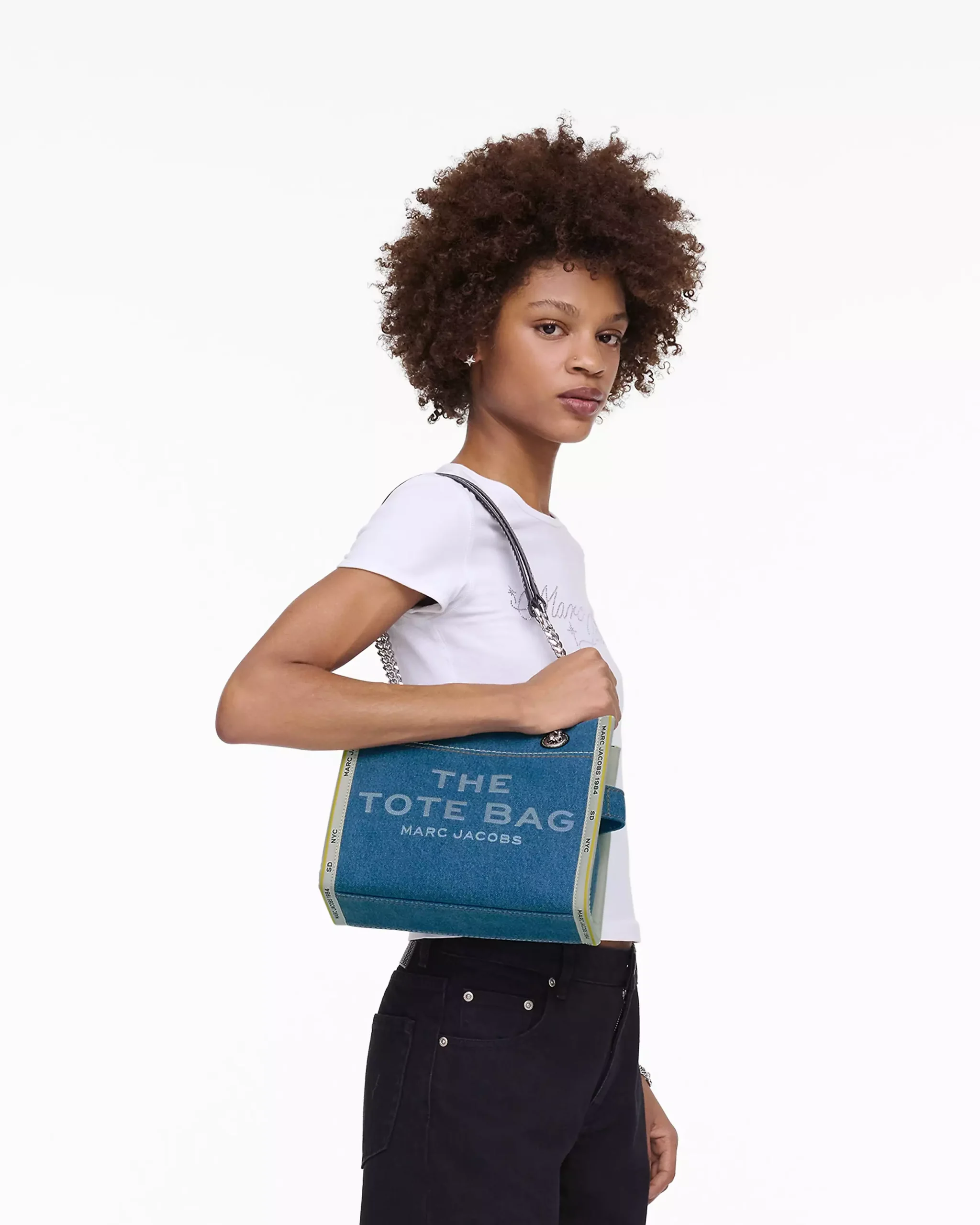 THE MARC JACOBS DENIM CHAIN SMALL TOTE BAG Light Wash - Image 2