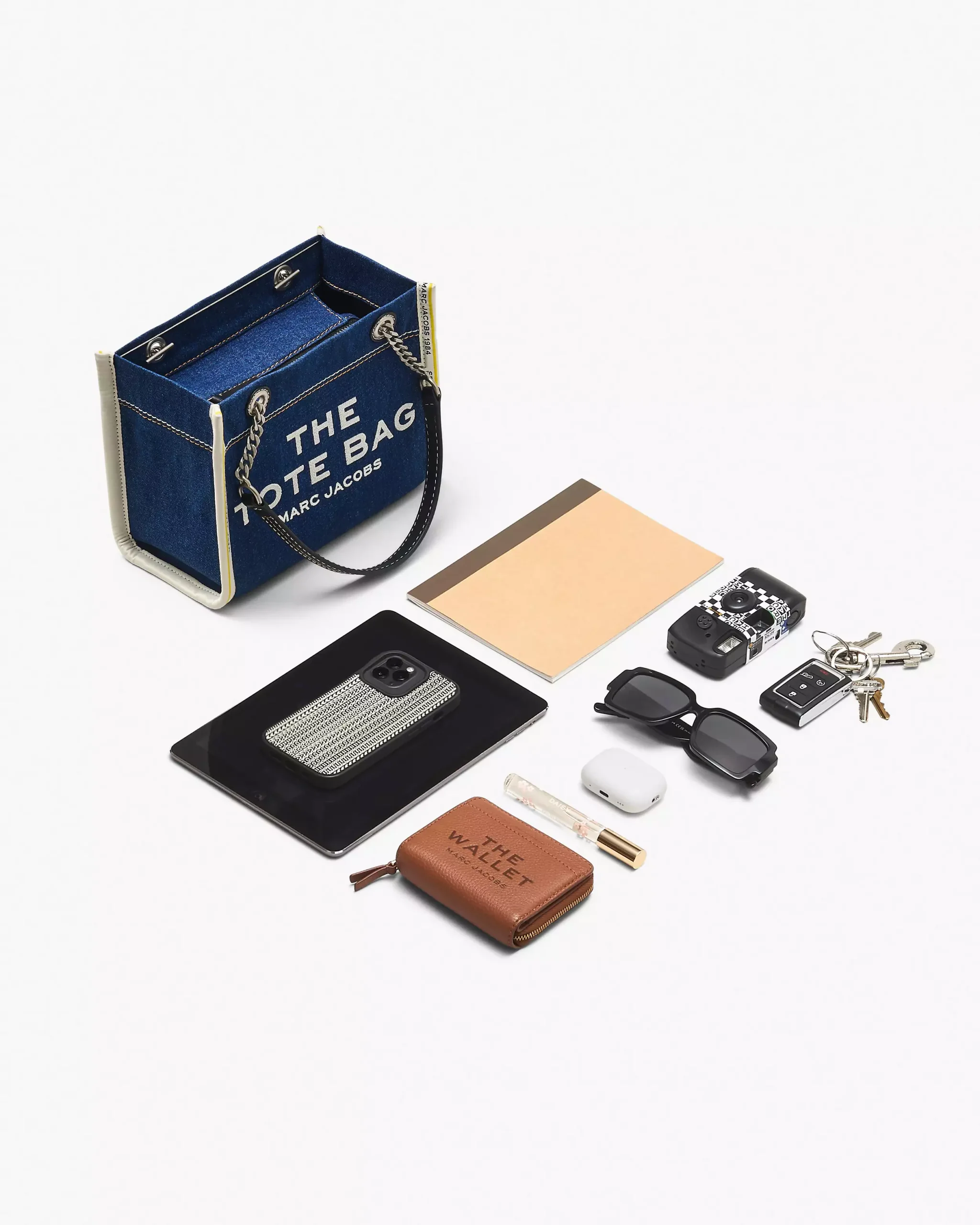 THE MARC JACOBS DENIM CHAIN SMALL TOTE BAG Light Wash - Image 4