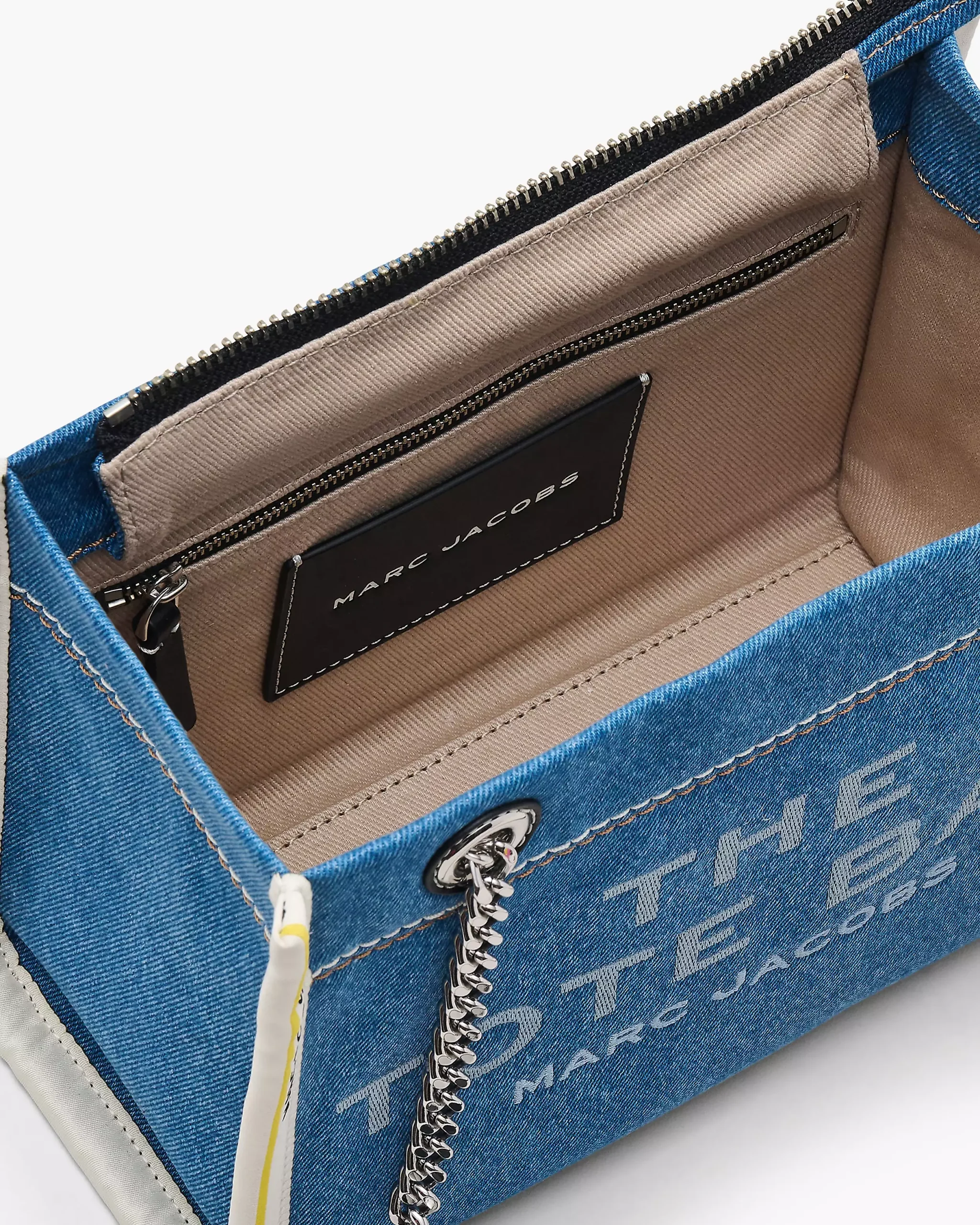 THE MARC JACOBS DENIM CHAIN SMALL TOTE BAG Light Wash - Image 7