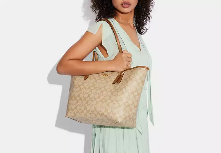 Coach City Tote Bag In Signature Canvas Lt Khaki Lt Saddle - Image 3
