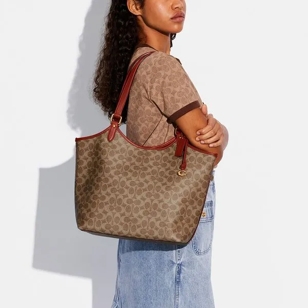 Coach Day Tote in Signature Canvas - Image 5