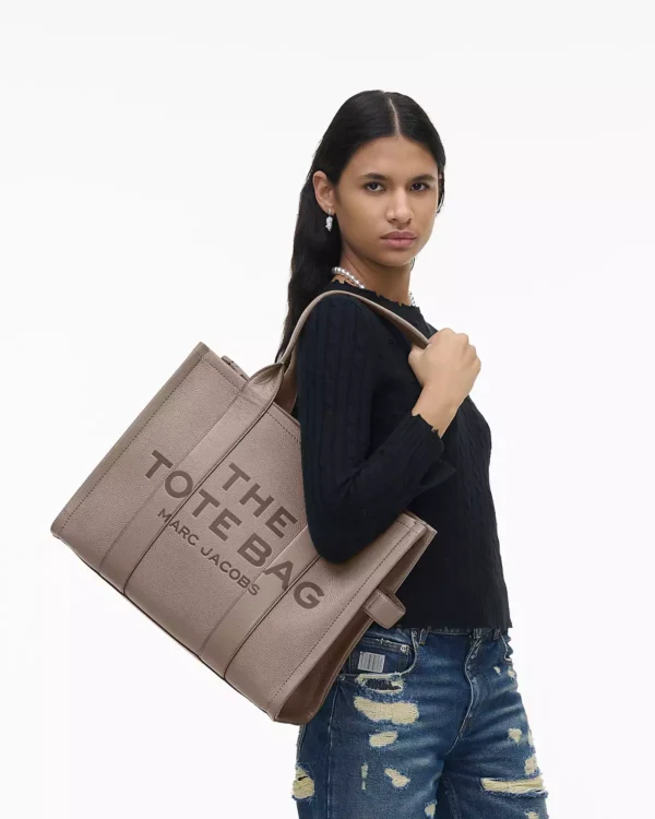 THE Marc Jacobs LEATHER LARGE TOTE BAG Cement - Image 2