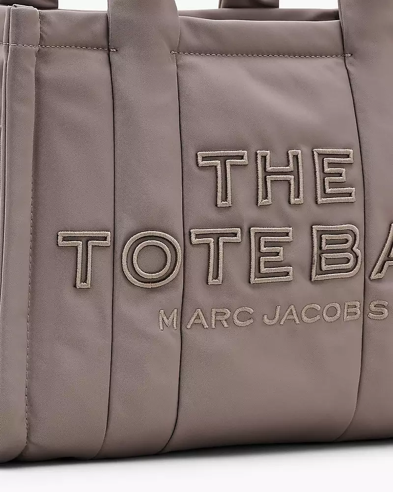 MARC JACOBS The Puffy Nylon Medium Tote Bag - Cement - Image 6